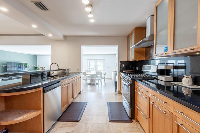 1430 Stillwater Dr 1430, Miami Beach, FL 33141