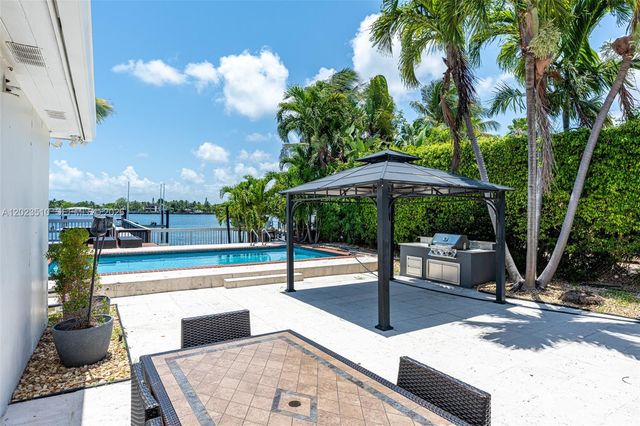1430 Stillwater Dr 1430, Miami Beach, FL 33141
