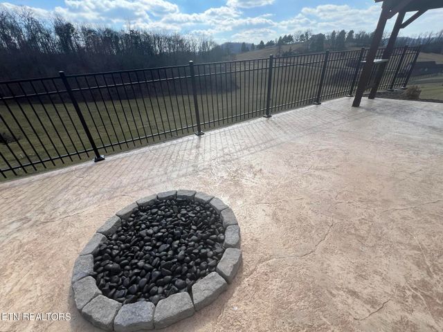 499 S Glen Rd, Maynardville, TN 37807