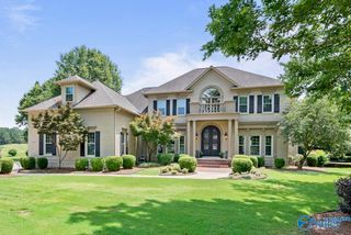 2600 Treyburne Lane, Hampton Cove, AL 35763
