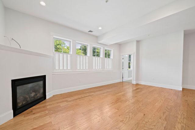 599 Washington St 12, Pembroke, MA 02359