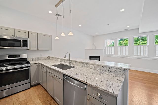 599 Washington St 12, Pembroke, MA 02359