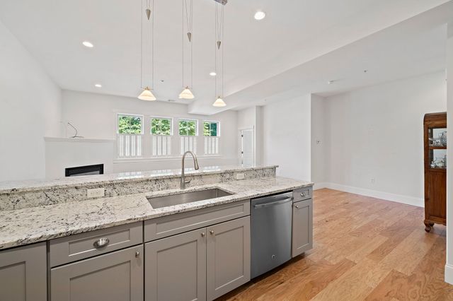 599 Washington St 12, Pembroke, MA 02359