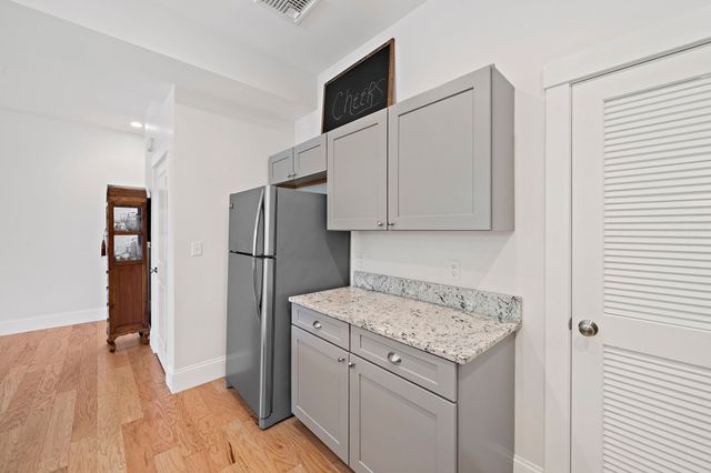 599 Washington St 12, Pembroke, MA 02359