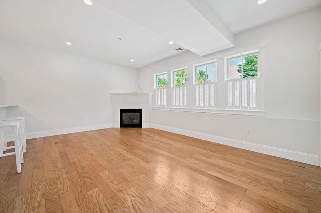 599 Washington St 12, Pembroke, MA 02359