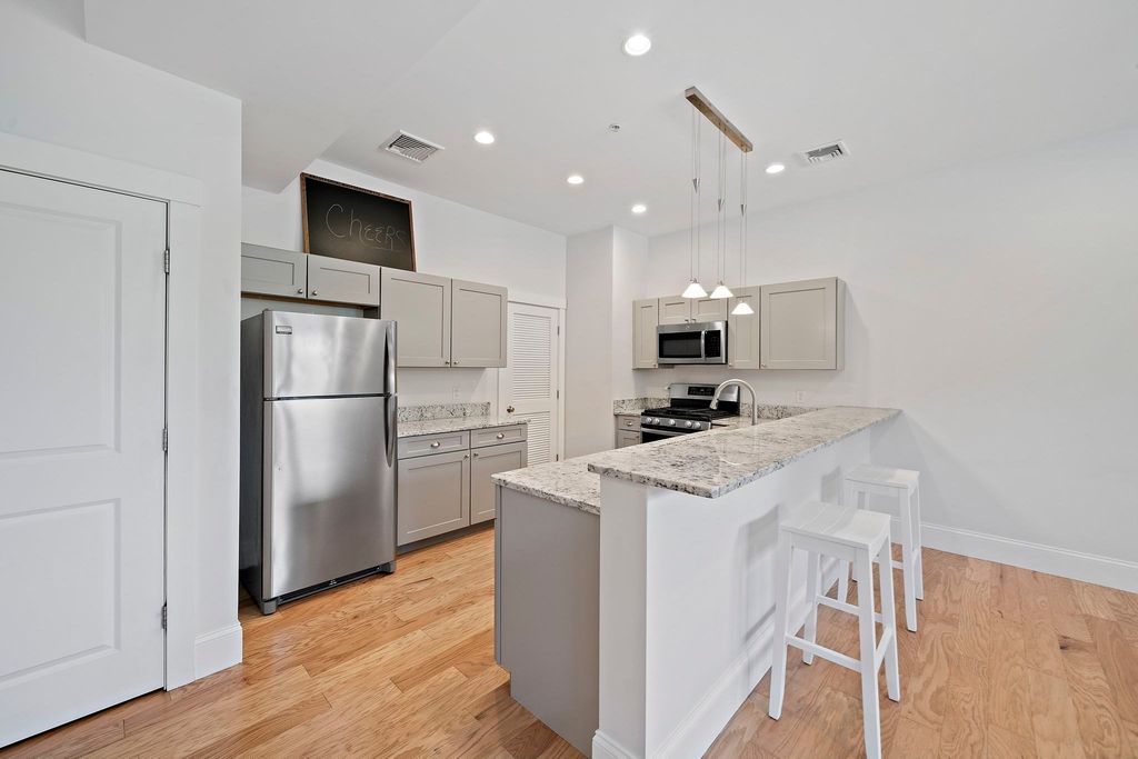 599 Washington St 12, Pembroke, MA 02359