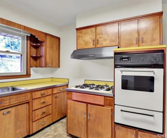 905 S Henderson Street, Bloomington, IN 47401