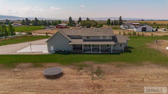 956 E 1100 N, Shelley, ID 83274