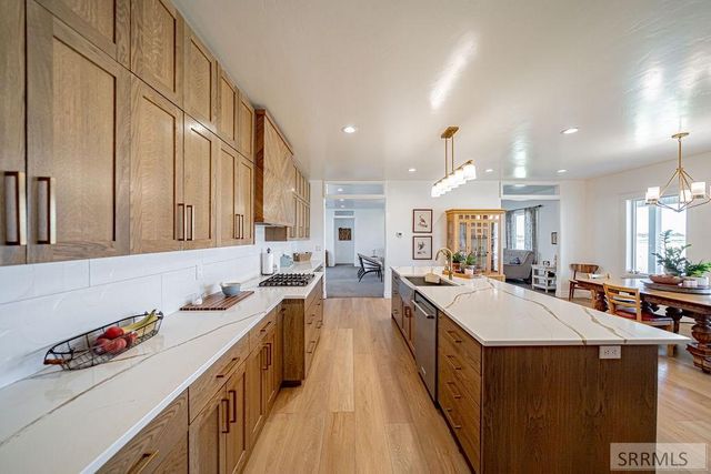 956 E 1100 N, Shelley, ID 83274