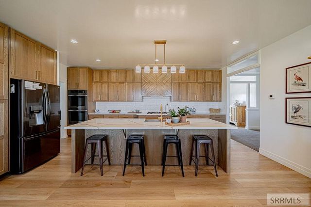 956 E 1100 N, Shelley, ID 83274