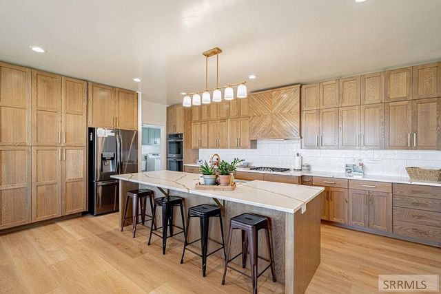 956 E 1100 N, Shelley, ID 83274