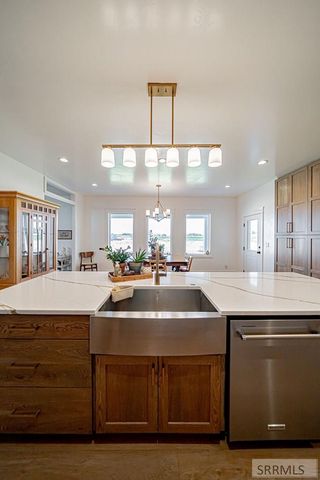 956 E 1100 N, Shelley, ID 83274