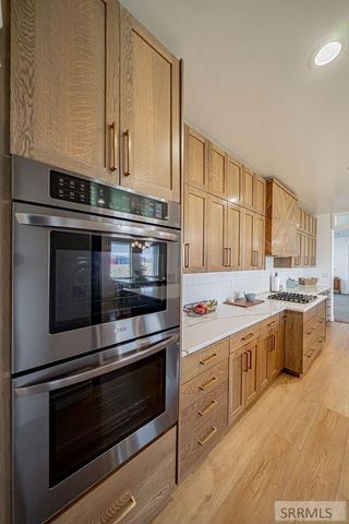 956 E 1100 N, Shelley, ID 83274