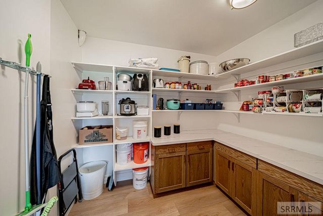 956 E 1100 N, Shelley, ID 83274