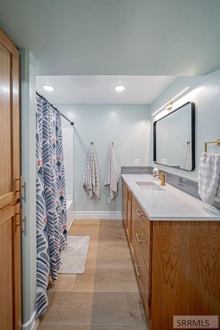 956 E 1100 N, Shelley, ID 83274