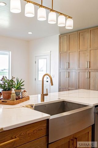 956 E 1100 N, Shelley, ID 83274