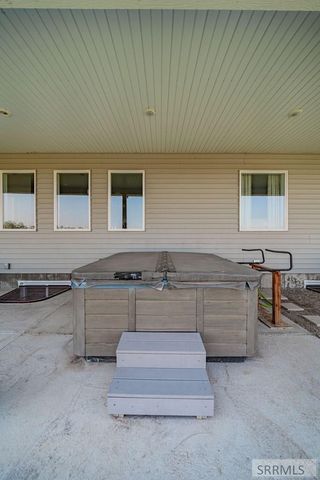 956 E 1100 N, Shelley, ID 83274