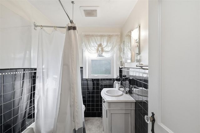 2208 Delaware Ave, Swissvale, PA 15218