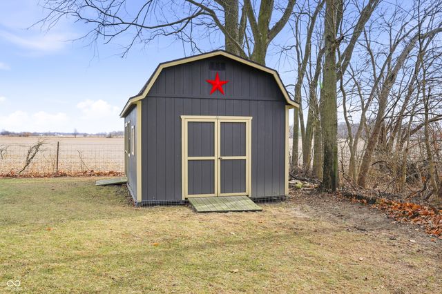 124 E Michelle Lane, Pendleton, IN 46064