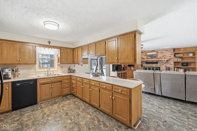 124 E Michelle Lane, Pendleton, IN 46064