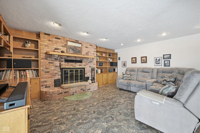 124 E Michelle Lane, Pendleton, IN 46064