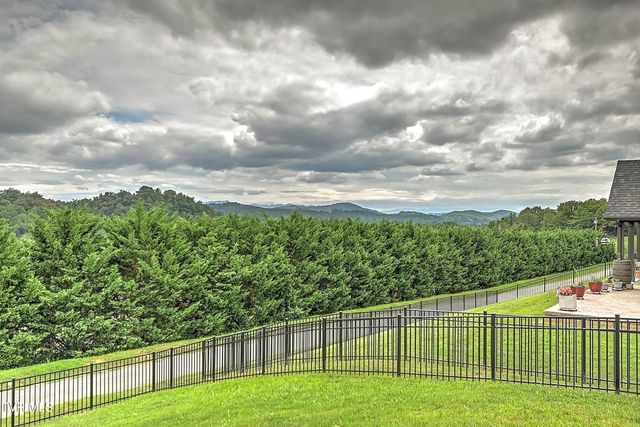 4091 Maize Place, Piney Flats, TN 37686