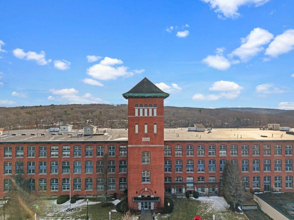 1 Tupperware Dr 221, North Smithfield, RI 02896