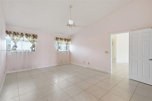 5250 King Arthur Ave, Davie, FL 33331