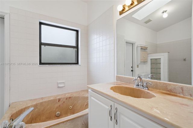 5250 King Arthur Ave, Davie, FL 33331