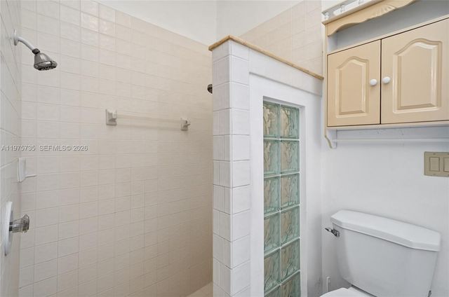 5250 King Arthur Ave, Davie, FL 33331