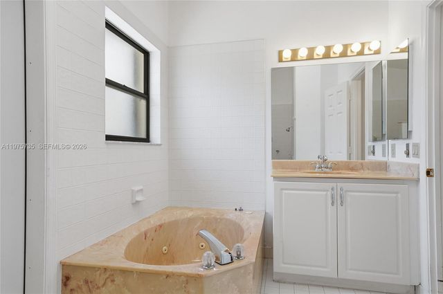 5250 King Arthur Ave, Davie, FL 33331