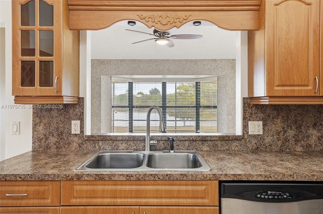 5250 King Arthur Ave, Davie, FL 33331