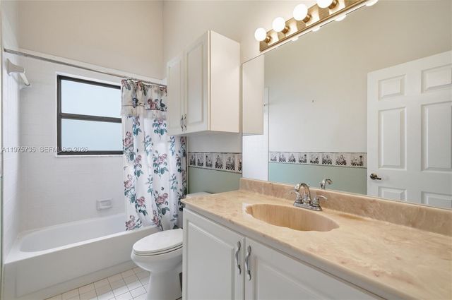 5250 King Arthur Ave, Davie, FL 33331