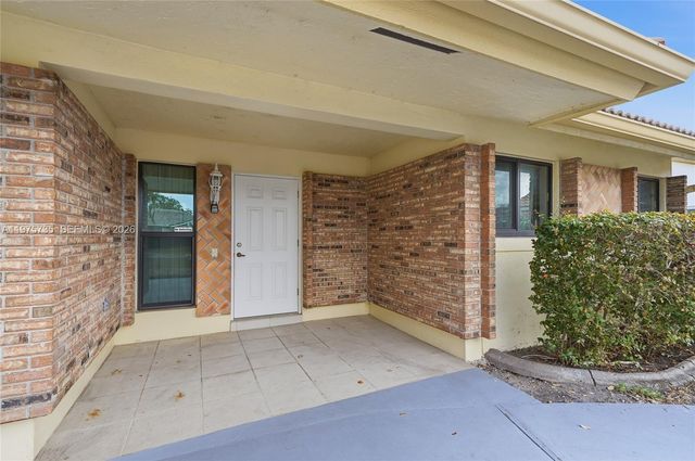 5250 King Arthur Ave, Davie, FL 33331