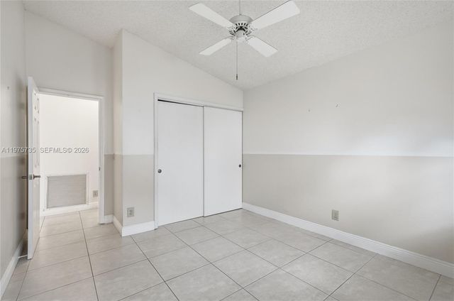 5250 King Arthur Ave, Davie, FL 33331