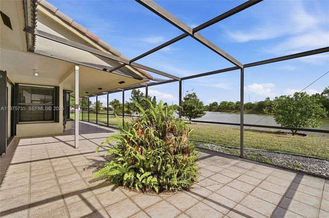 5250 King Arthur Ave, Davie, FL 33331