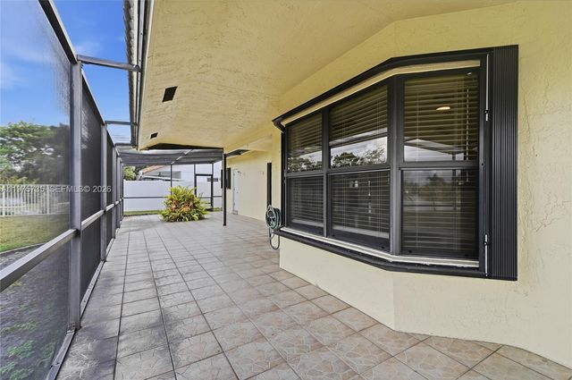 5250 King Arthur Ave, Davie, FL 33331