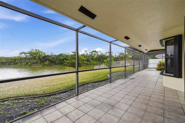 5250 King Arthur Ave, Davie, FL 33331