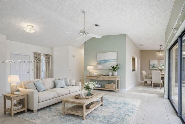 5250 King Arthur Ave, Davie, FL 33331