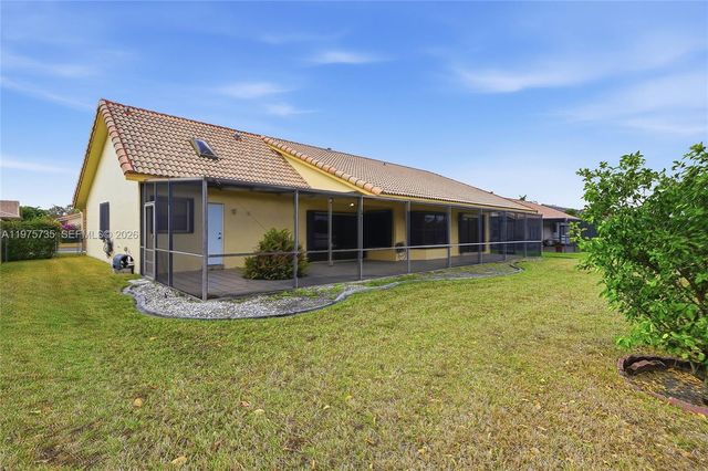 5250 King Arthur Ave, Davie, FL 33331