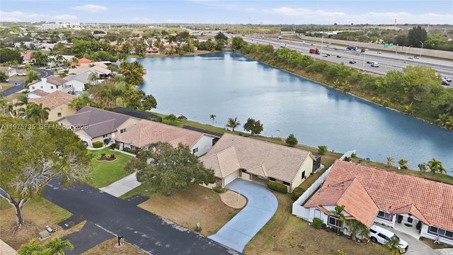 5250 King Arthur Ave, Davie, FL 33331