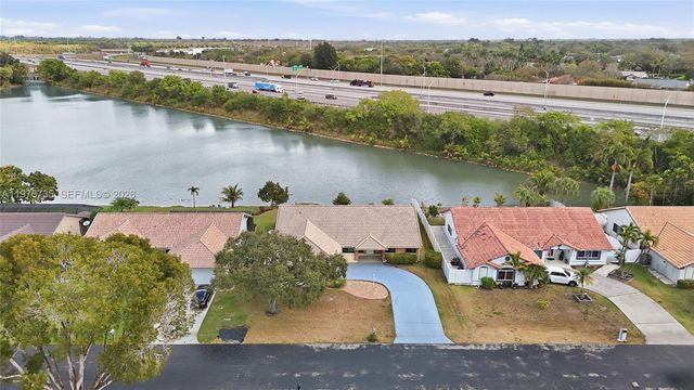 5250 King Arthur Ave, Davie, FL 33331