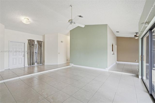 5250 King Arthur Ave, Davie, FL 33331