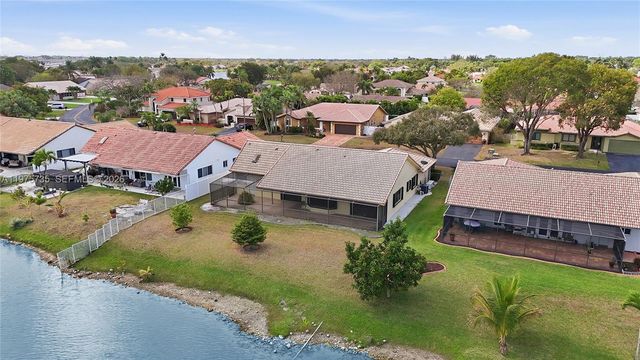 5250 King Arthur Ave, Davie, FL 33331