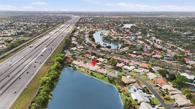 5250 King Arthur Ave, Davie, FL 33331