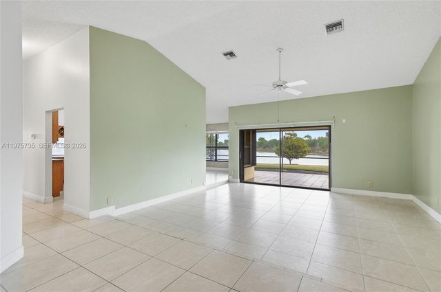 5250 King Arthur Ave, Davie, FL 33331