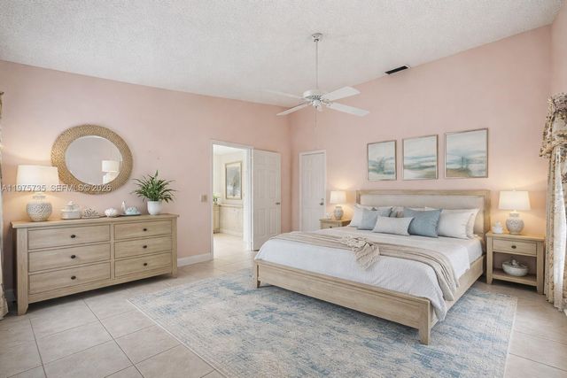 5250 King Arthur Ave, Davie, FL 33331