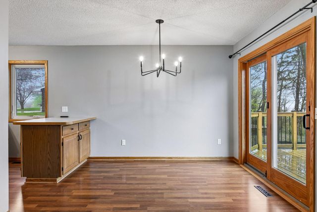 667 Liberty Heights Drive, Chaska, MN 55318