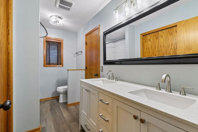 667 Liberty Heights Drive, Chaska, MN 55318