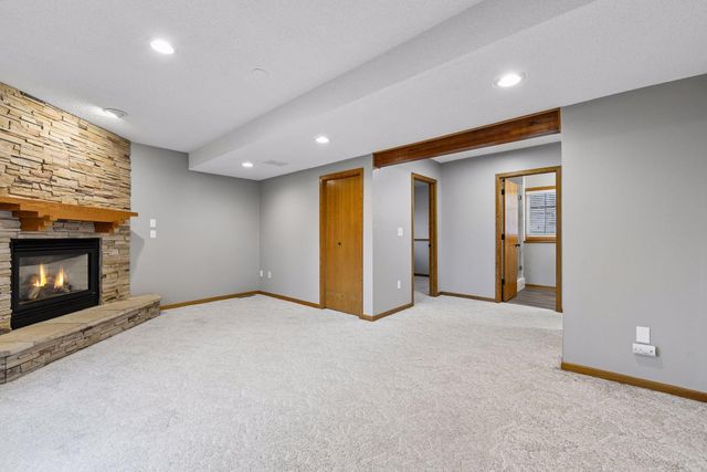 667 Liberty Heights Drive, Chaska, MN 55318